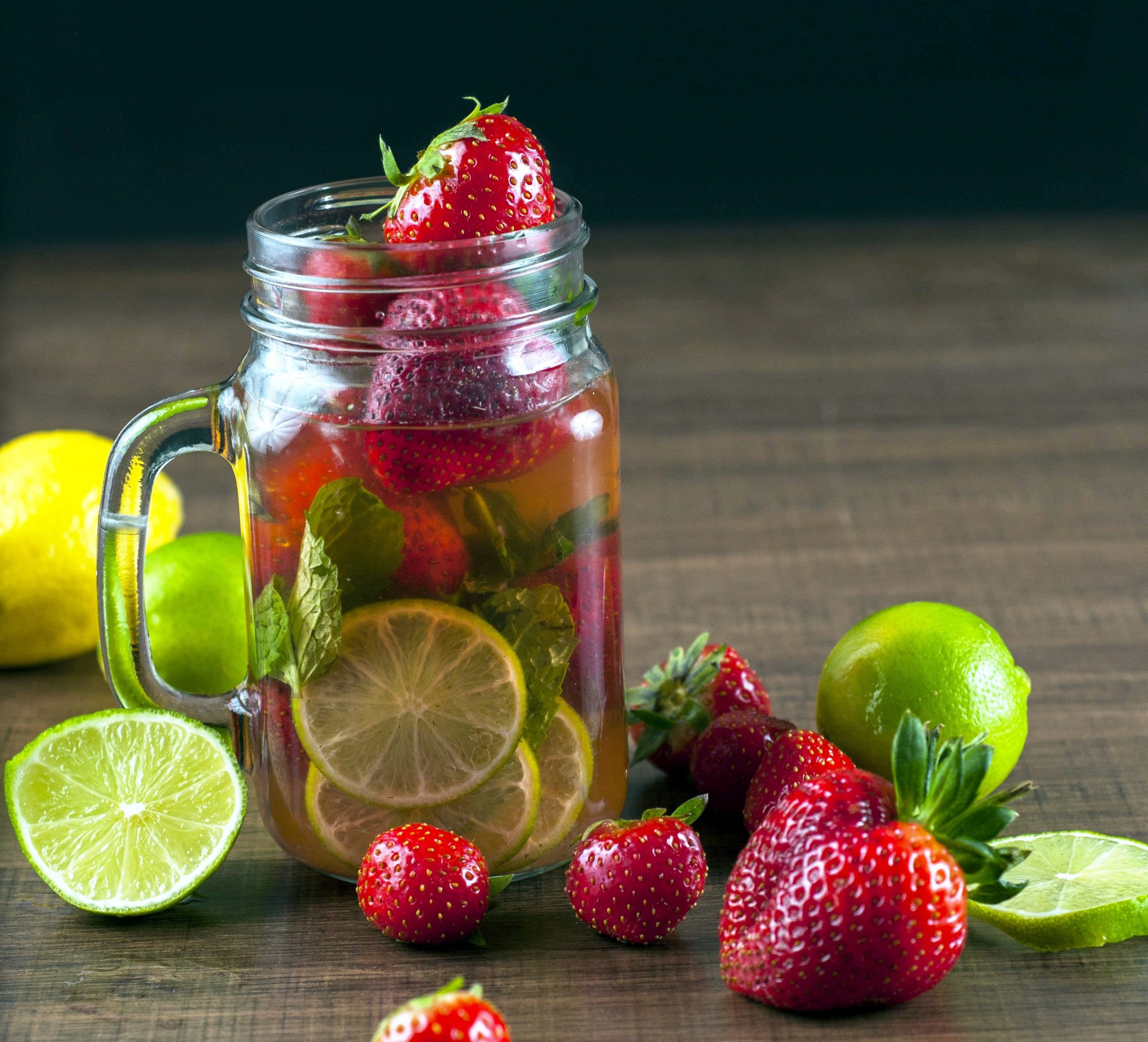 Frühlings Mojito mit Erdbeeren