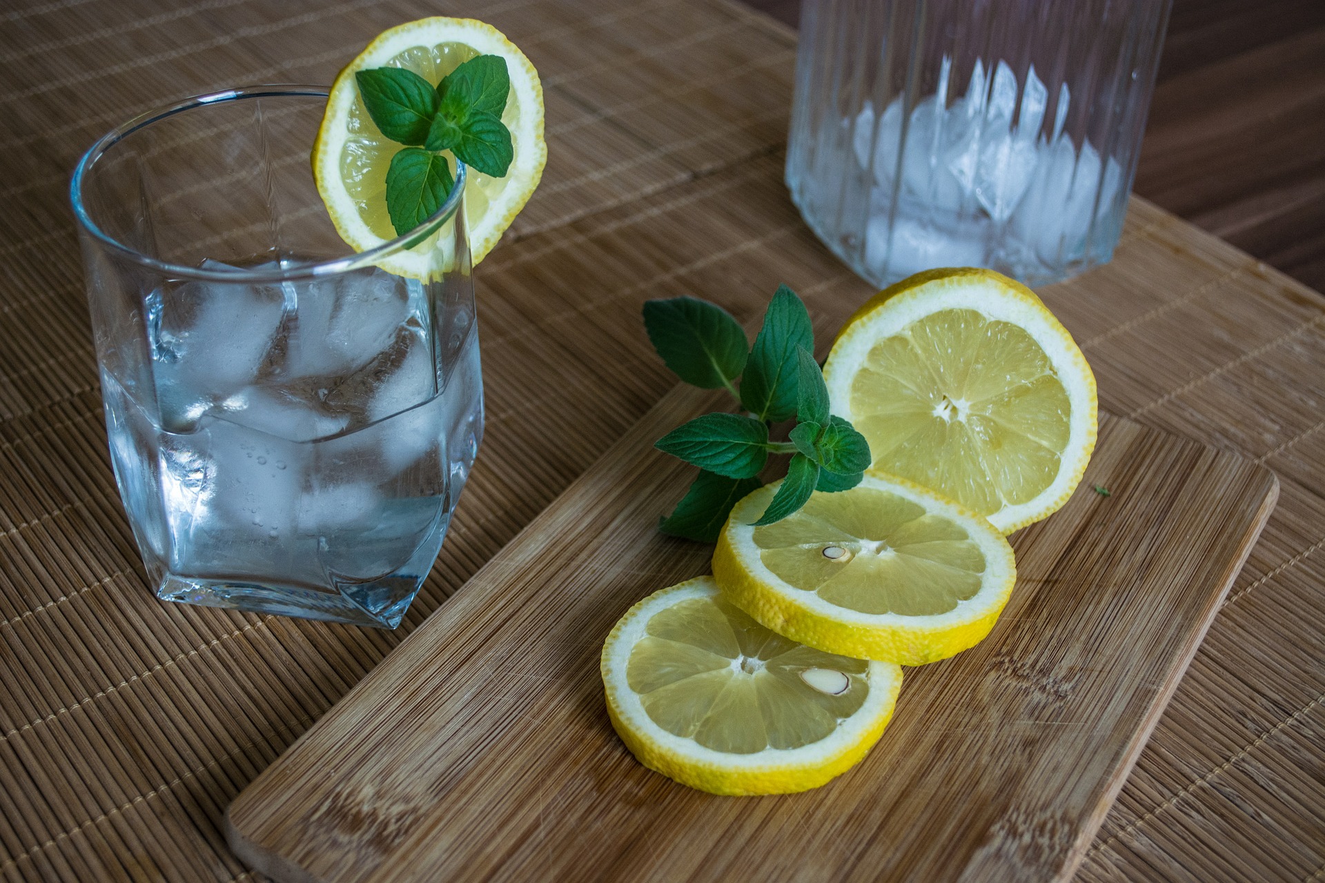 Tee-Drink mit Tonic auf Eis